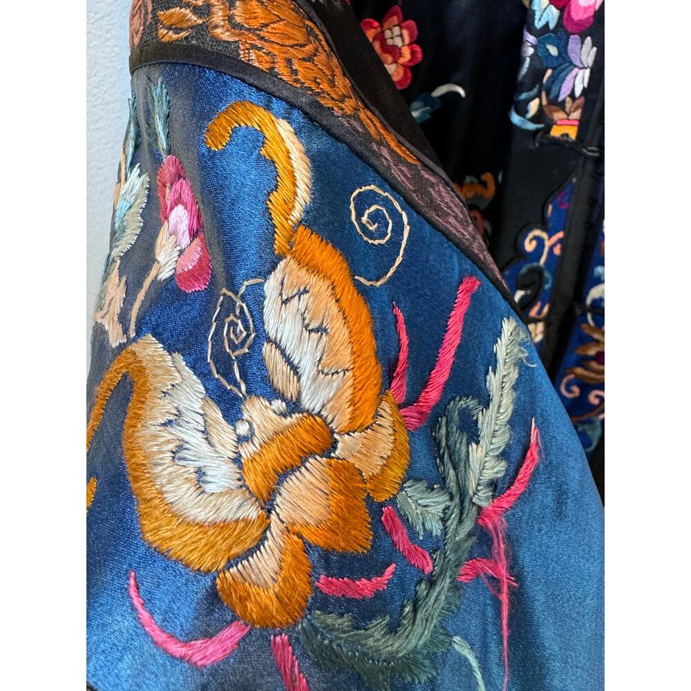 Antique 1890s-1930s Hand-Embroidered‎ Chinese Silk Jacket Qing Dynasty 22x28 - Picture 5 of 10